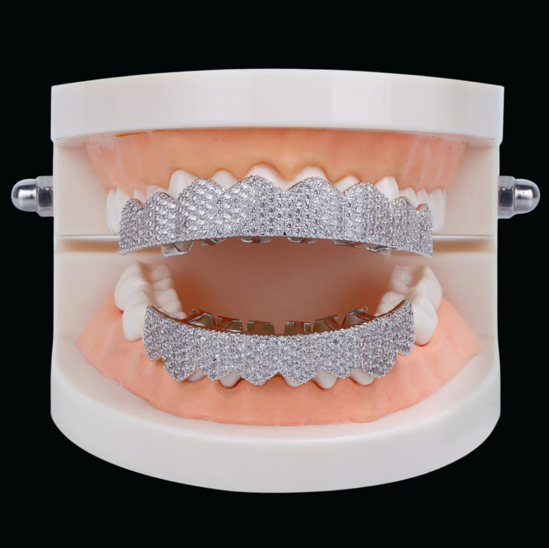 8 Teeth Fang Mouth Vampire Diamond Design Grillz Set