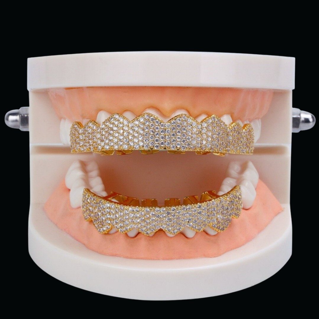 8 Teeth Fang Mouth Vampire Diamond Design Grillz Set