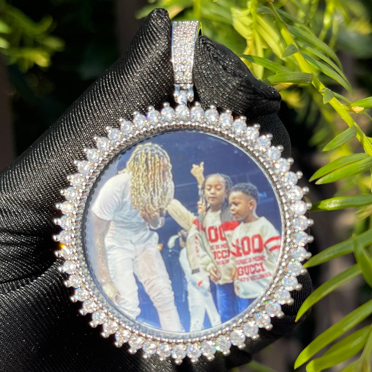 Round Shiny Tennis with Rope Edges Iced Out Photo Pendant