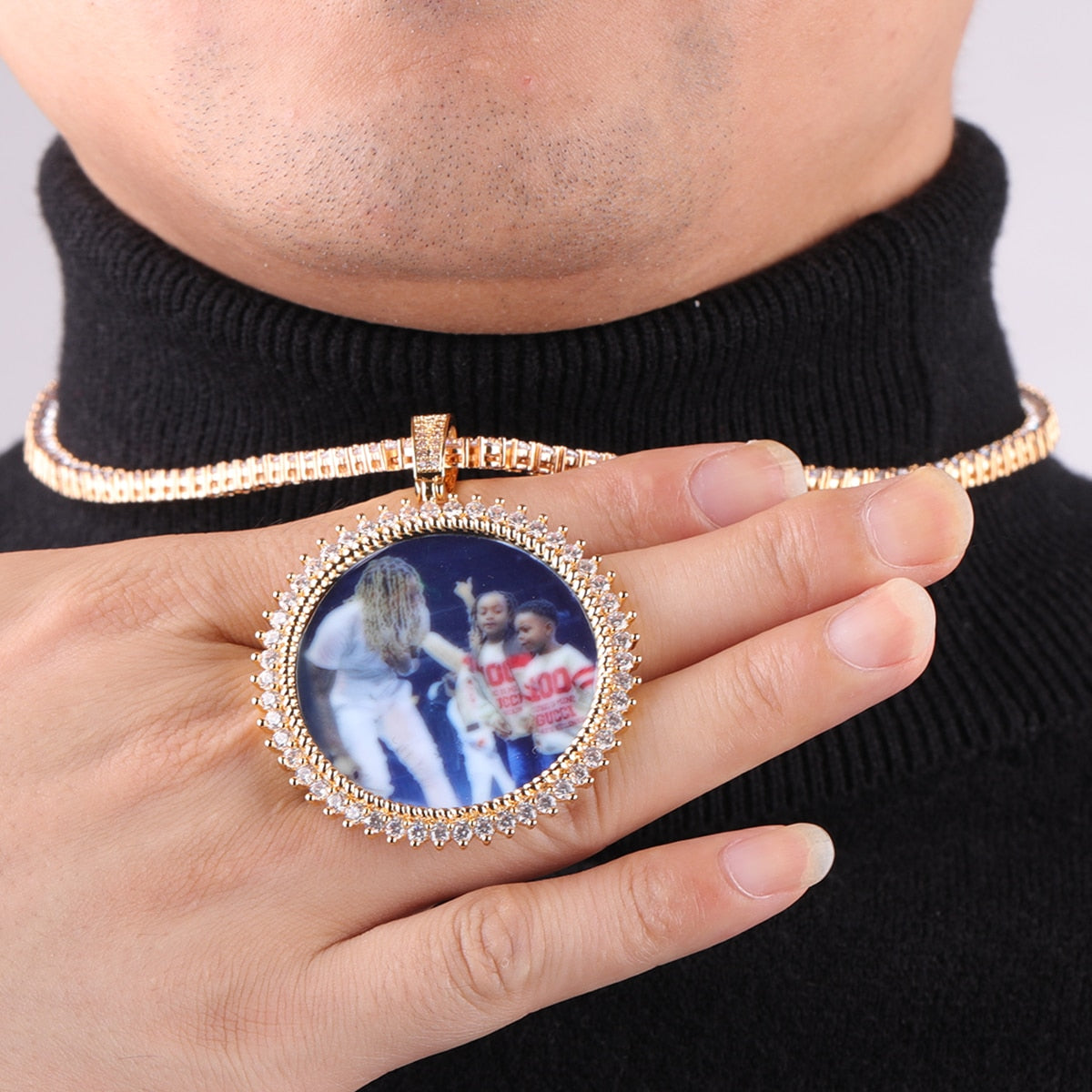 Round Shiny Tennis with Rope Edges Iced Out Photo Pendant